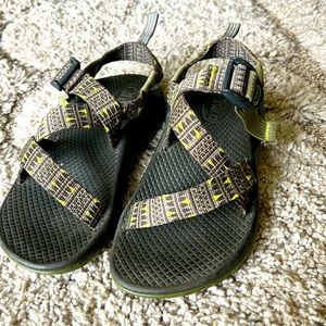Kids Chacos Size 1